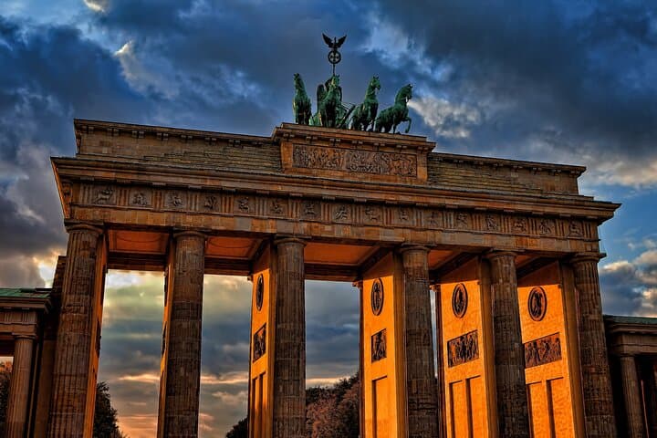 Prague to Berlin Private Transfer with Optional Sightseeing — Door-to-Door Comfort and Curated Stops photo 1