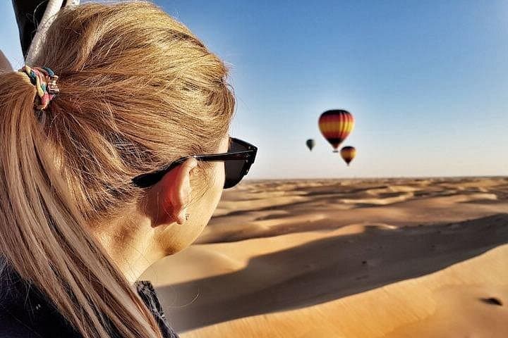 Sunrise Hot Air Balloon Ride Over Dubai Desert — Morning Flight with Breakfast & Transfers photo 1