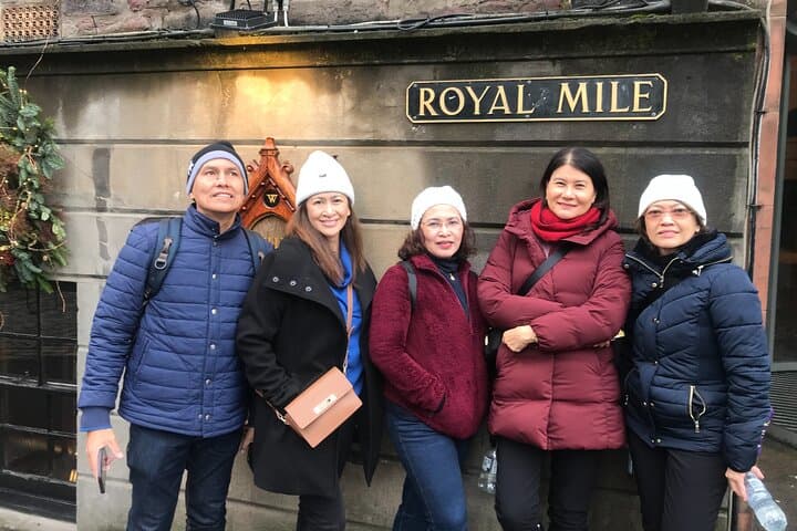 Edinburgh Layover: 5‑Hour Private Walk with a Local Host photo 3