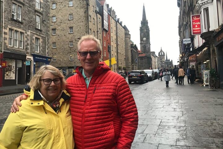Edinburgh Layover: 5‑Hour Private Walk with a Local Host