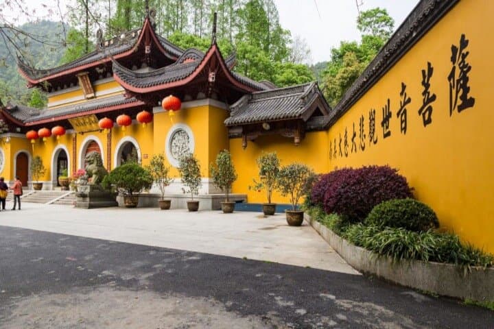 Hangzhou Temple Cycle-Hike: Jingci to Fa'xi Vegetarian Snack Trail photo 2