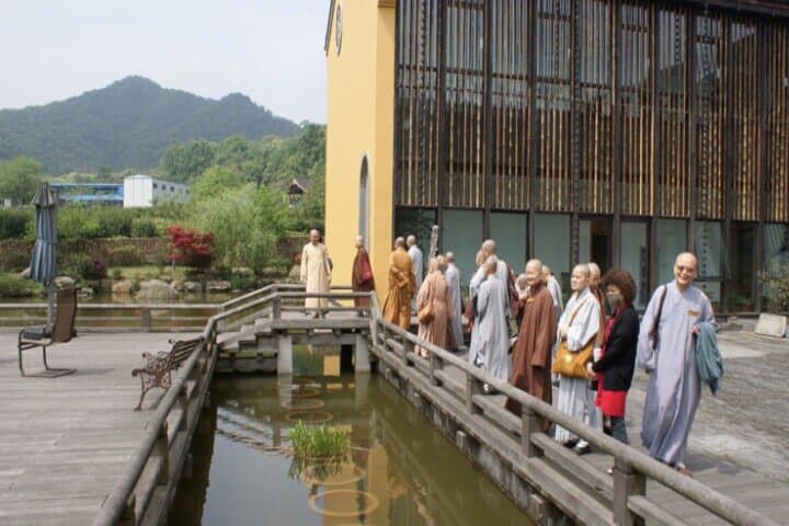 Hangzhou Temple Cycle-Hike: Jingci to Fa'xi Vegetarian Snack Trail photo 3