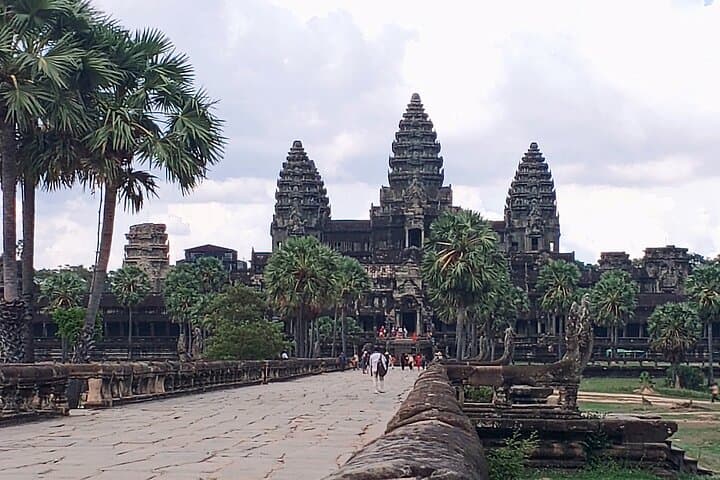 Private Angkor Wat Day Tour: Angkor Thom, Bayon & Ta Prohm