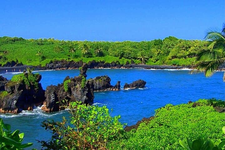 Road to Hāna Small-Group Tour: 10-Hour Coastal Drive to Waterfalls, Black Sand & Hidden Pools