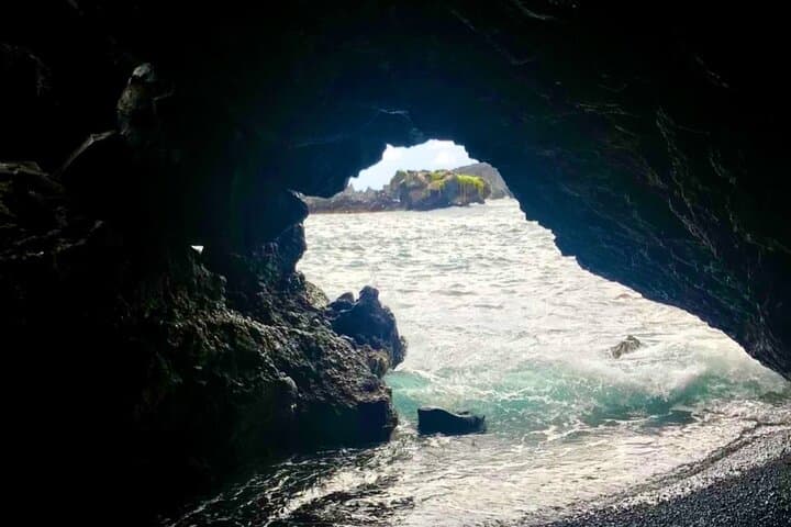 Road to Hāna Small-Group Tour: 10-Hour Coastal Drive to Waterfalls, Black Sand & Hidden Pools photo 2