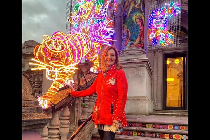 London Christmas Lights Taxi Tour: Private Electric Cab Through Oxford Street, Mayfair & Westminster photo 6