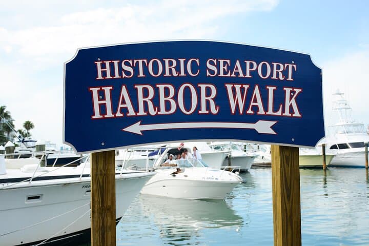 Boston Seafood Lovers Walking Tour: Lobster Rolls, Chowder & Freedom Trail photo 3