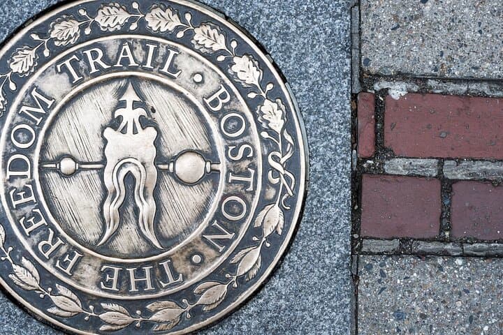 Boston Seafood Lovers Walking Tour: Lobster Rolls, Chowder & Freedom Trail photo 4