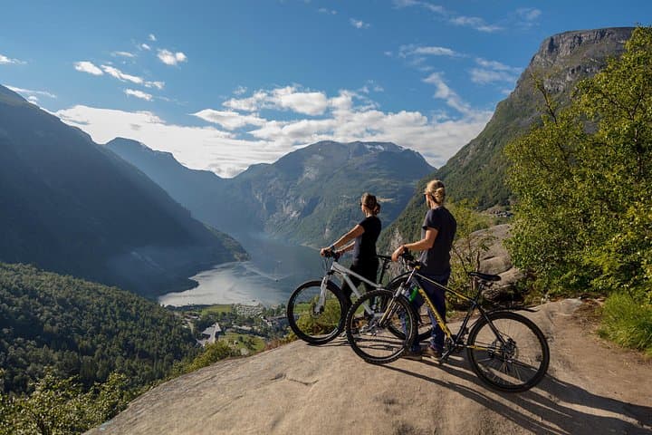 Geiranger Sky to Fjord Downhill Bike Tour — Djupvatn to Flydalsjuvet