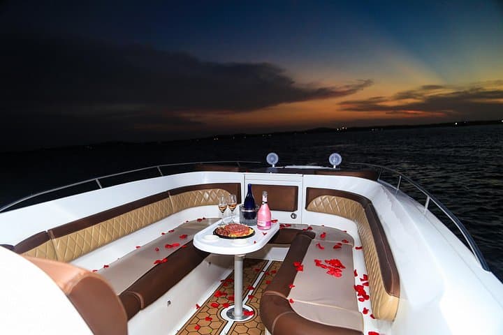 Night Boat Rental in Cartagena Bay: Evening Cruise, Drinks & City-Dock Dining photo 3