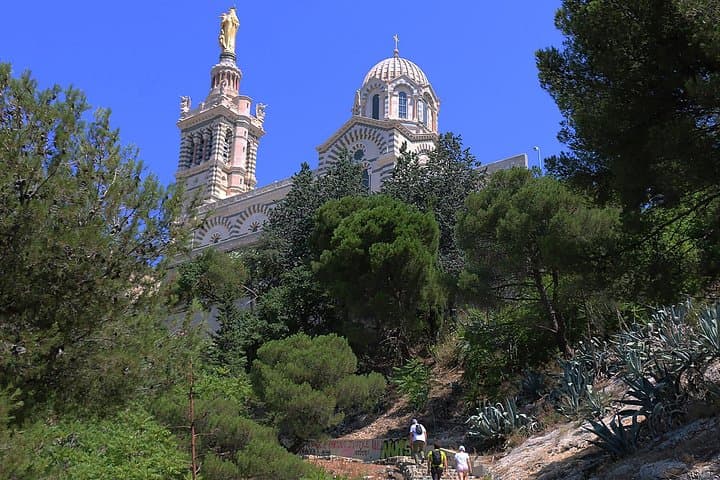 Marseille Urban Hike: Old Port to Notre-Dame de la Garde (10 km) photo 2