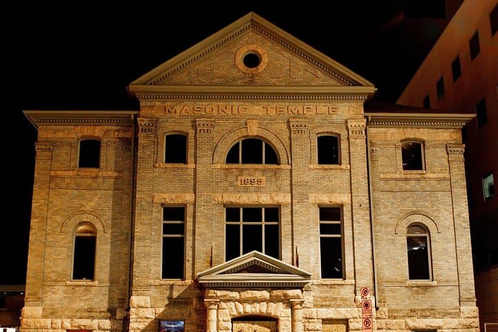 Winnipeg Haunted Walking Tour: GPS Audio Ghost Tour of Downtown photo 2
