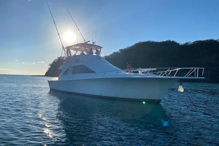 Private 48-ft Yacht Charter in Playa Flamingo: Snorkel, Fish & Watersports in 4 Hours photo 3