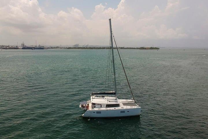 Overnight Catamaran Rental to the Rosario Islands from Cartagena