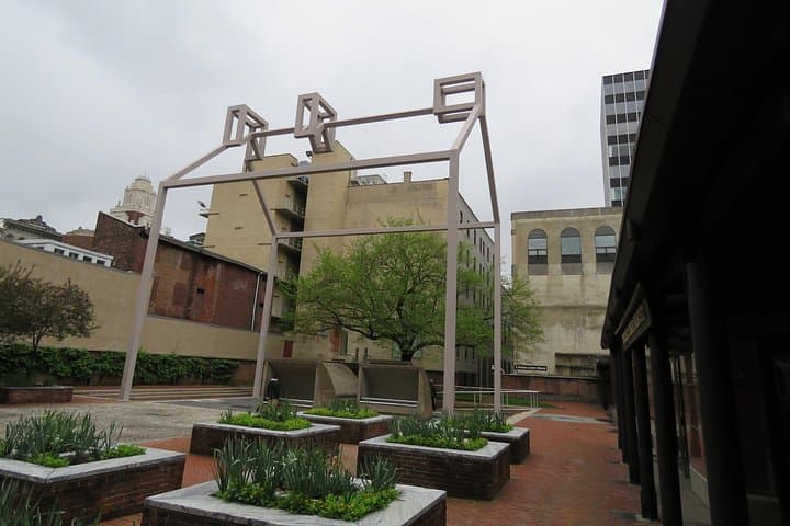 Discover Colonial Philadelphia: Small-Group Walking Tour of Independence Historic Sites photo 2