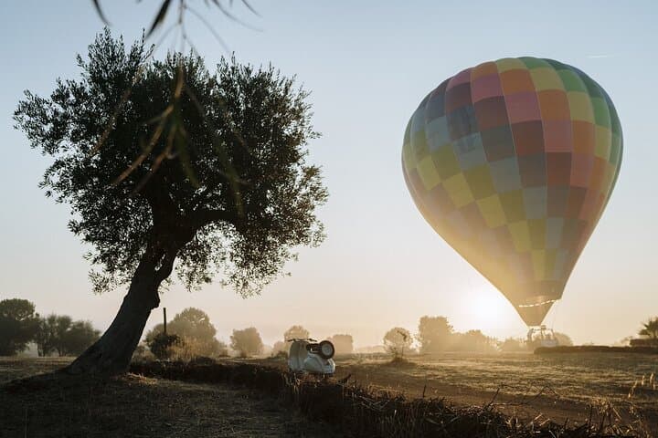 Hot Air Balloon Flight Over Valle d'Itria: Sunrise Above Alberobello's Trulli