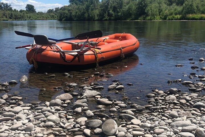 Rogue River Family Float to Discovery Park: Easy Rafting and Kayaking Near Ashland photo 3