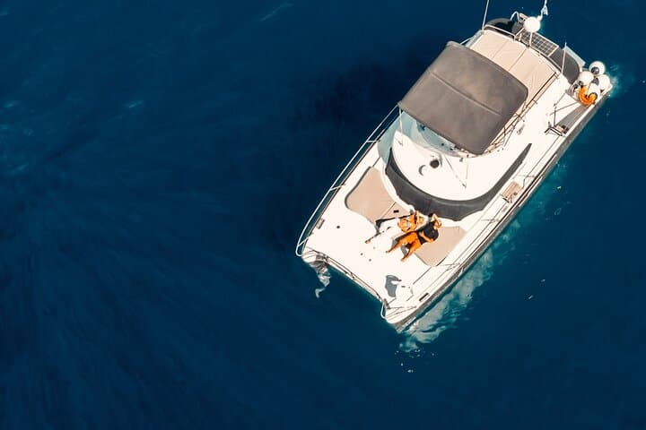 Private Santorini Caldera Cruise from Ammoudi: Power Catamaran with Meals & Open Bar