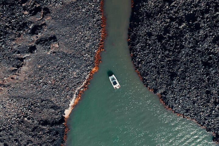 Private Santorini Caldera Cruise from Ammoudi: Power Catamaran with Meals & Open Bar photo 6