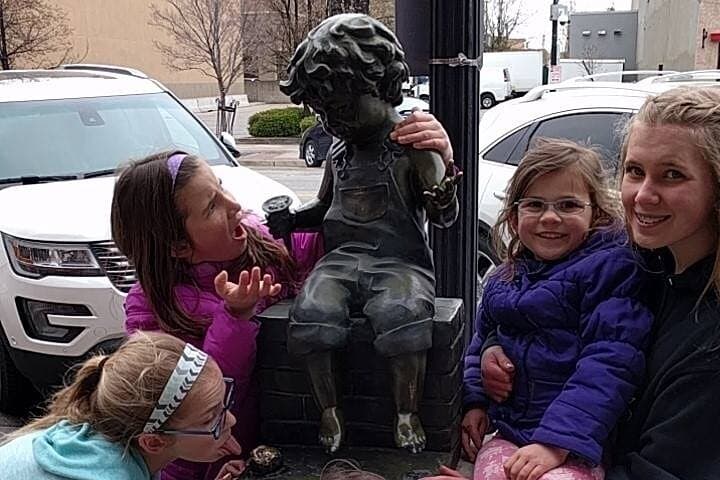 Wacky Walks Kansas City: App-Based Royal Scavenger Hunt photo 6