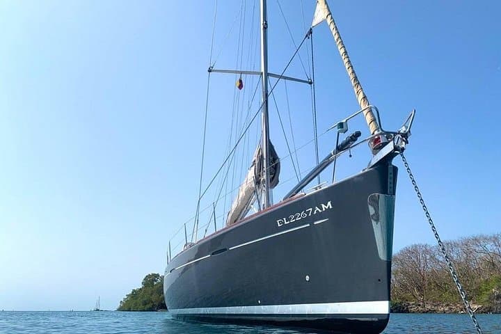 Overnight Sail to the Rosario Islands: Private 29ft Boat Rental from Cartagena
