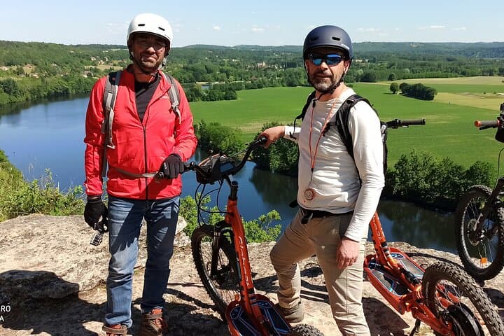 Monbazillac E‑Scooter Adventure: 3.5‑Hour Ride Through Vineyards and Forests photo 6