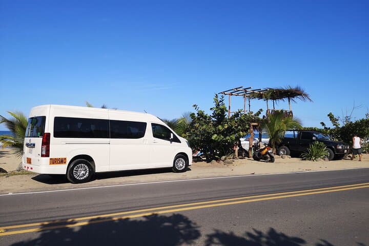 Private Transfer San José Airport to Puerto Viejo and Cahuita — Door-to-Door Minivan