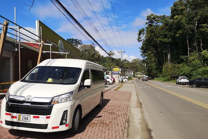 Private Transfer San José Airport to Puerto Viejo and Cahuita — Door-to-Door Minivan photo 4