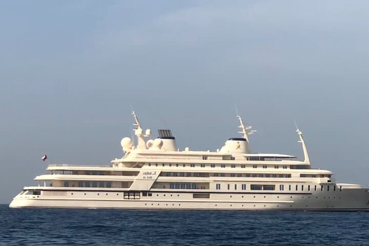 Muscat City Highlights and Private Beach Retreat: Grand Mosque, Mutrah Souq & Yacht Club Beach photo 3