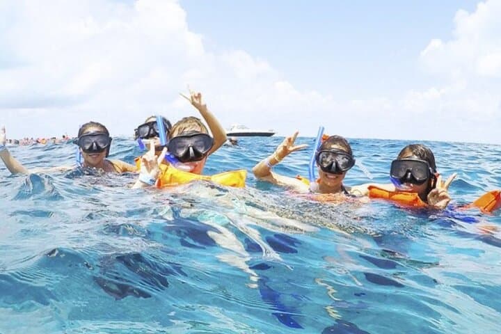 Isla Mujeres Catamaran Snorkel Tour from Cancún — Open Bar, Beach Time & Transport photo 2