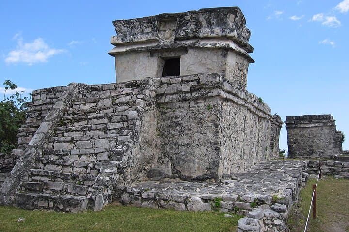 Private Full-Day Tulum Ruins and Beach Tour from Playa del Carmen