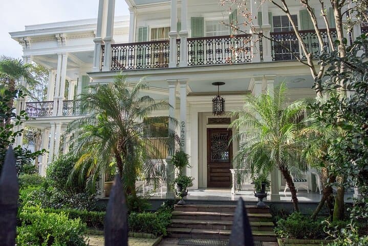 Garden District Private 2-Hour Walking Tour in New Orleans photo 3