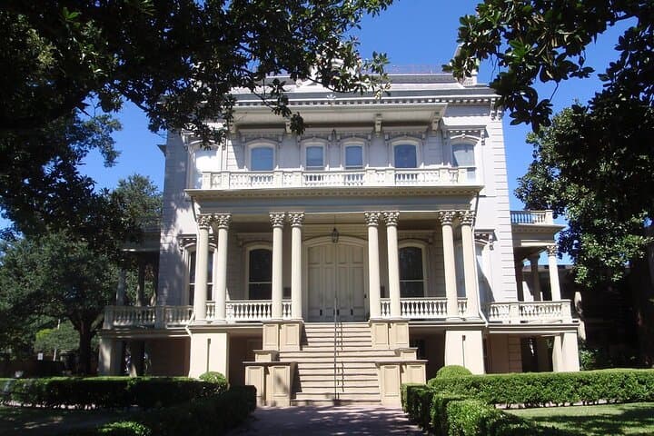 Garden District Private 2-Hour Walking Tour in New Orleans photo 2