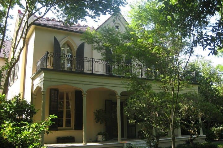 Garden District Private 2-Hour Walking Tour in New Orleans photo 4