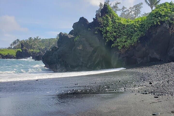 Private Road to Hana Full-Day Tour — Waterfalls, Black Sand Beaches & Local Stops photo 3