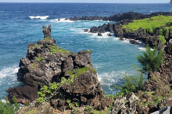 Private Road to Hana Full-Day Tour — Waterfalls, Black Sand Beaches & Local Stops photo 5