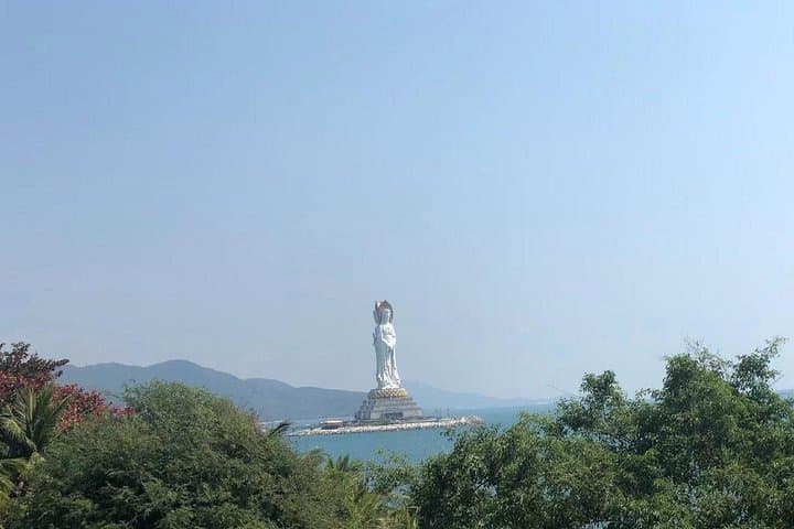 Sanya Private Day Tour — Nanshan Cultural Zone & Luhuitou Park Guide