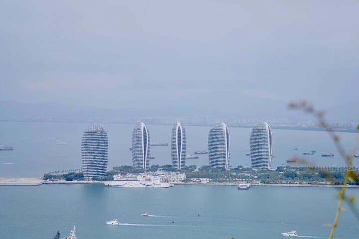 Sanya Private Day Tour — Nanshan Cultural Zone & Luhuitou Park Guide photo 2