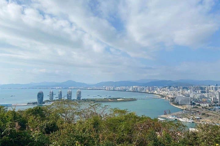 Sanya Private Day Tour — Nanshan Cultural Zone & Luhuitou Park Guide photo 6