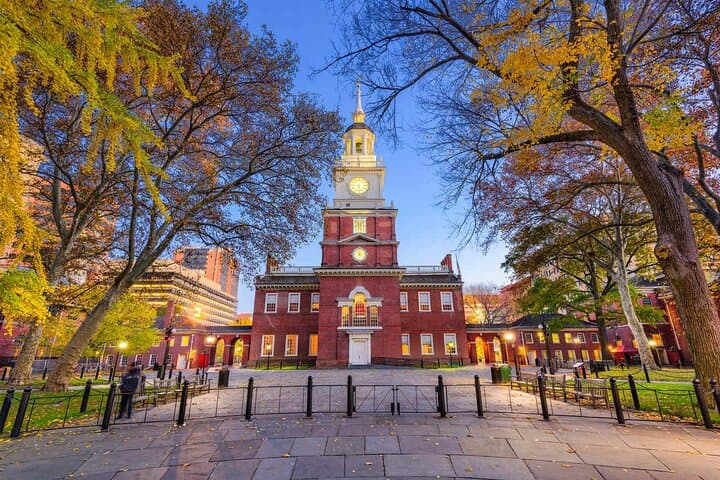 Private 4-Hour Philadelphia Walking Tour: Independence Mall, Mural Mile & Reading Terminal