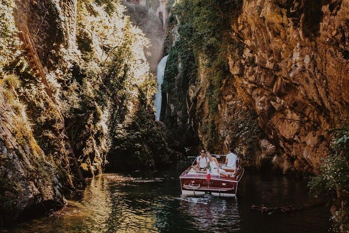 Lake Como Private Classic Speedboat Tour — Bellagio, Balbianello & Swim Stops photo 6