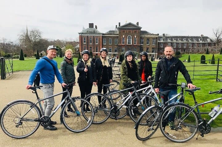 Morning Bike Tour of London's Landmarks: 3.5-Hour Kensington to Westminster Ride photo 3