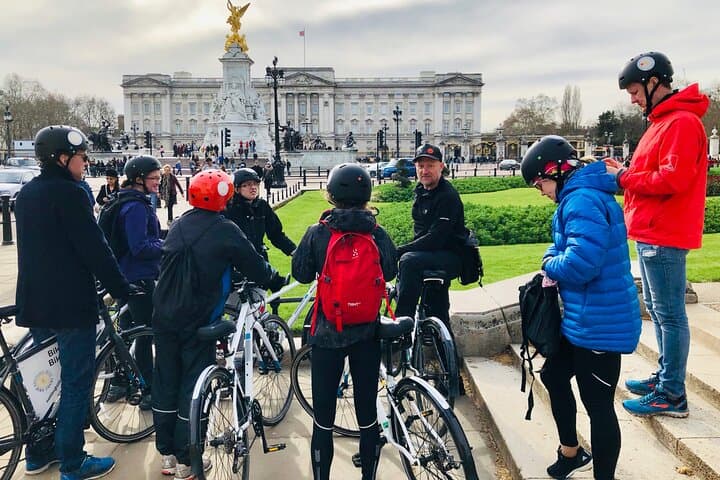 Morning Bike Tour of London's Landmarks: 3.5-Hour Kensington to Westminster Ride photo 5