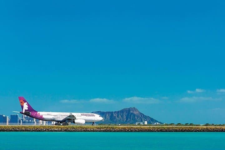 Honolulu Airport to Waikiki Private Minivan Transfer — Seamless Arrival in Oahu photo 1