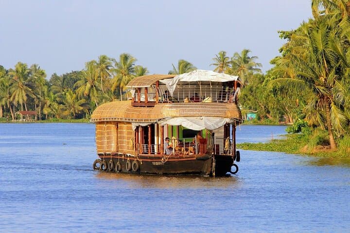 Short Break Kerala: 4-Day Munnar, Thekkady & Alleppey Backwaters Escape photo 3