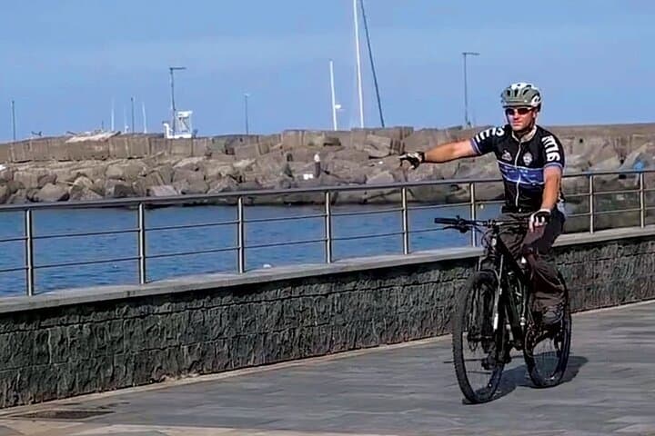 Catania to Aci Trezza Coastal Bike Tour: Norman Castle, Cyclopean Isles & Sea Views photo 2