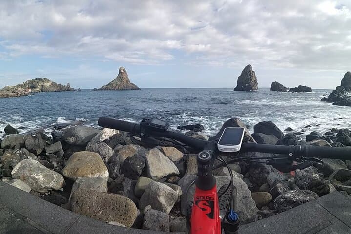 Catania to Aci Trezza Coastal Bike Tour: Norman Castle, Cyclopean Isles & Sea Views photo 3