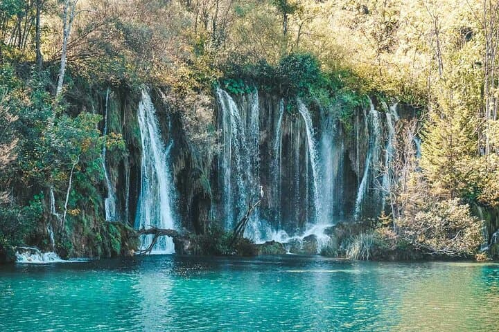 Private Transfer from Split to Plitvice Lakes – Door-to-Door Luxury Van to Croatia’s Waterfalls photo 2