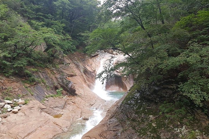 Mt. Seoraksan Scenic Journey: Cable Car, Sinheungsa & Naksan Beach Day Tour photo 2