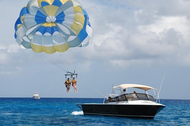 Parasailing Hurghada: Red Sea Coastal Flight with Private Transfer photo 5